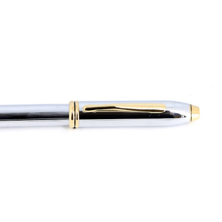 Фото: Перьевая ручка Cross Townsend. Цвет - серебристый с золотистой отделкой.