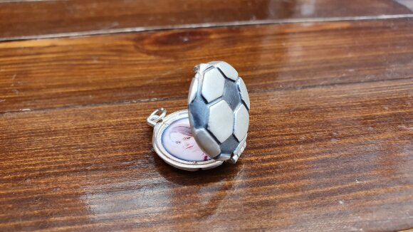 Серебряный открывающийся кулон/медальон футбольный мяч с гравировкой