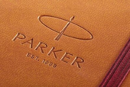 Фон: Набор подарочный Parker Sonnet - Stainless Steel CT, перьевая ручка, M + блокнот
