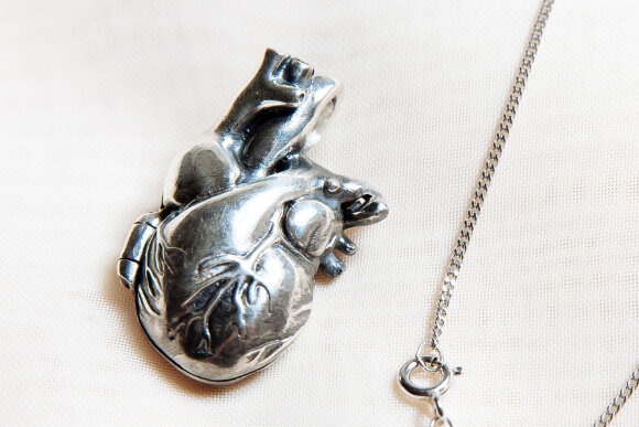 Серебряный кулон-медальон "Анатомическое сердце"