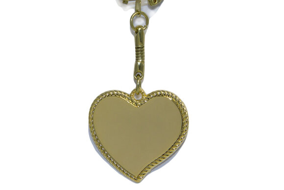 Брелок «Медальон Резное Сердце» с гравировкой