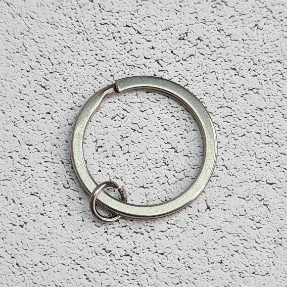 Брелок кольцо для ключей серебристый