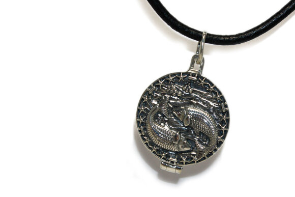 Серебряный открывающийся медальон знак зодиака Рыбы