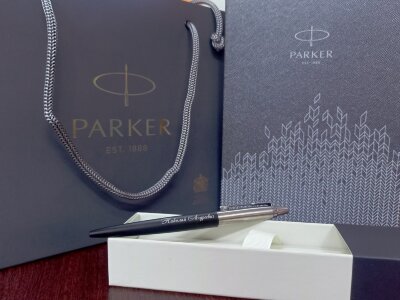 Подарочный набор: Шариковая ручка Parker Jotter Essential, Satin Black CT 1951110_5103184